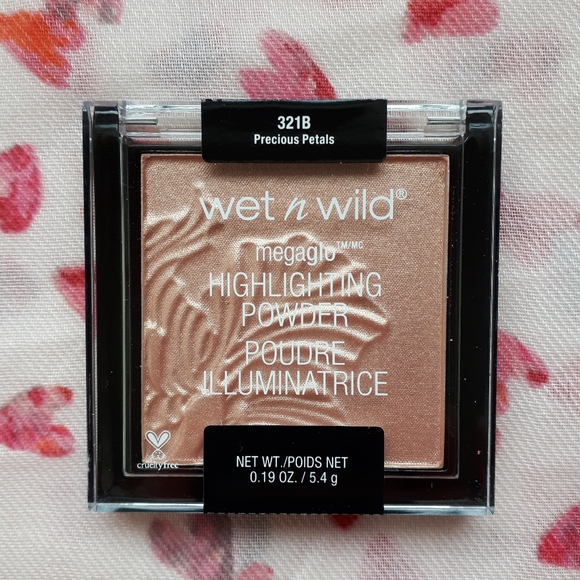 2/$15 Wet n Wild Megaglo Highlighting Powder in Precious Petals - Picture 2 of 11